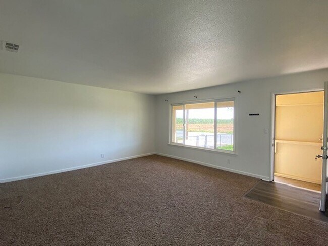 Foto del edificio - 3 Bedroom 1 Bath Home with bonus room