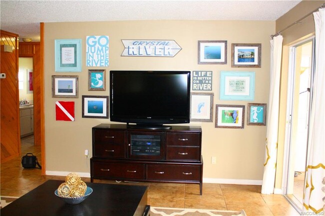Building Photo - 2171 N Watersedge Dr