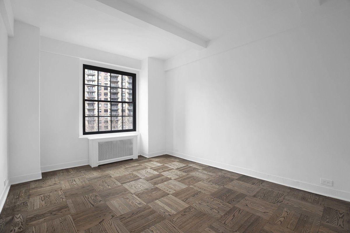 Living Room - 160 W 71st St