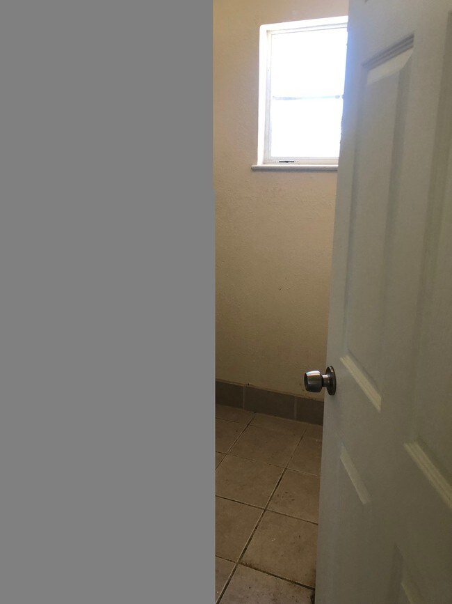 Foto del edificio - 329 North Glenn Avenue, Unit 333