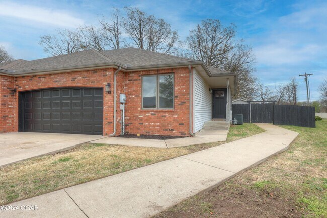 Building Photo - 117 W Briarbrook Ln