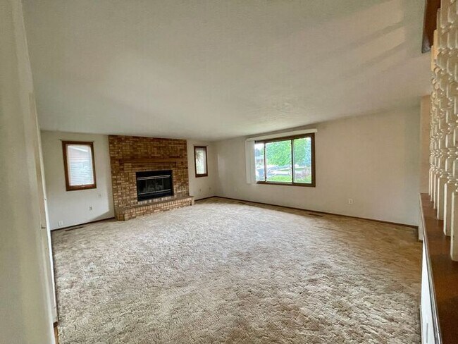 Foto del edificio - Large 3 Bedroom, 2 Bathroom Home in North Loveland