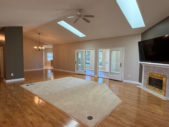 Foto del edificio - Maroa-Forsyth Ranch For Rent!