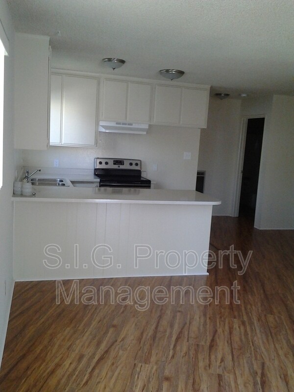 Foto del edificio - 5637 Strohm Ave