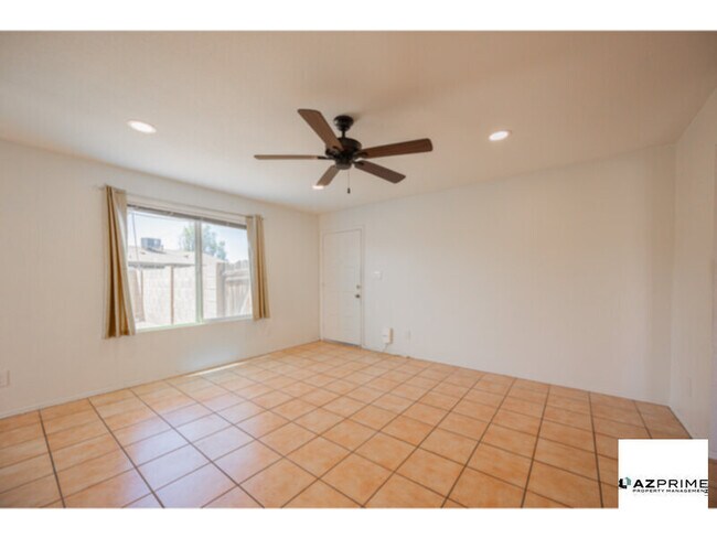 Building Photo - Discover comfortable living in this 3/2 home in the heart of Tempe!