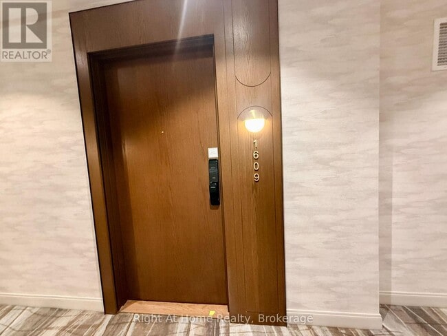 Photo du bâtiment - 3240 William Coltson Ave