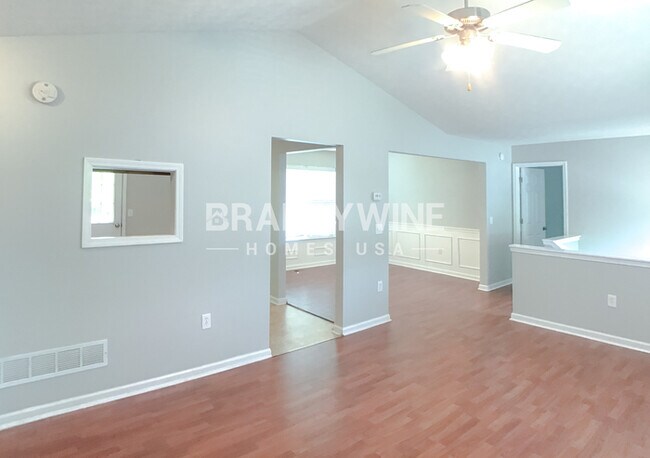Foto del edificio - 581 Twin Oaks Ln