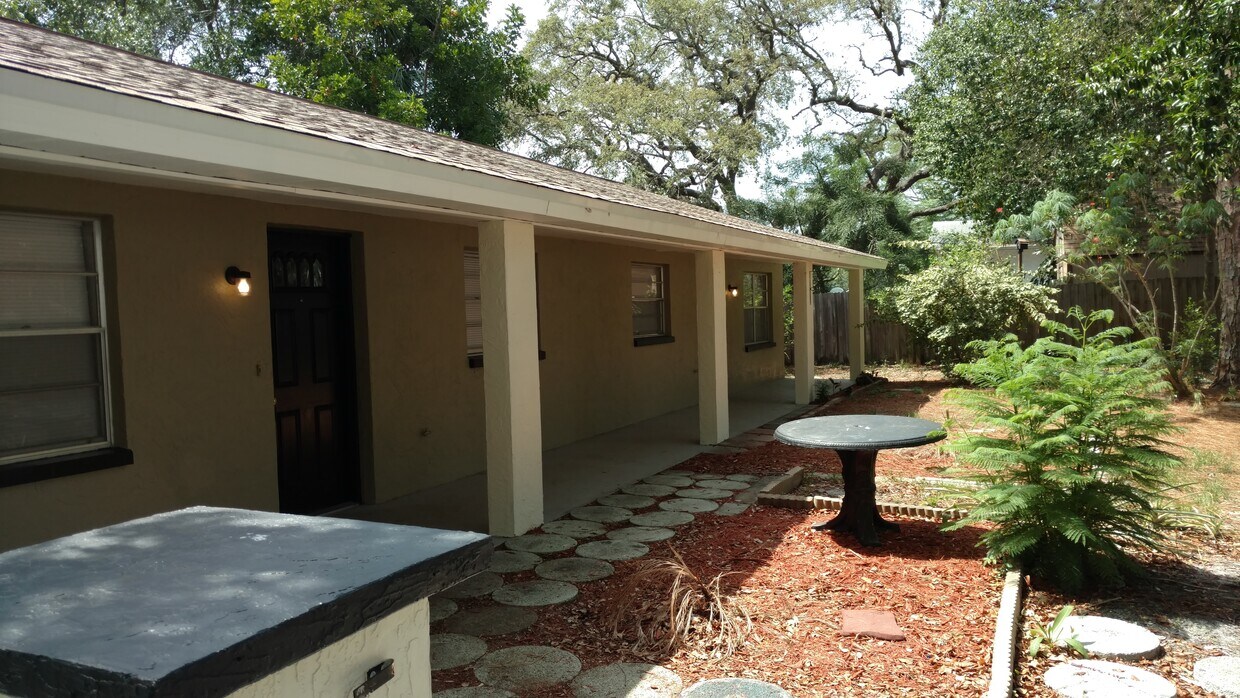 Front of Duplex - 5417 Lemon St