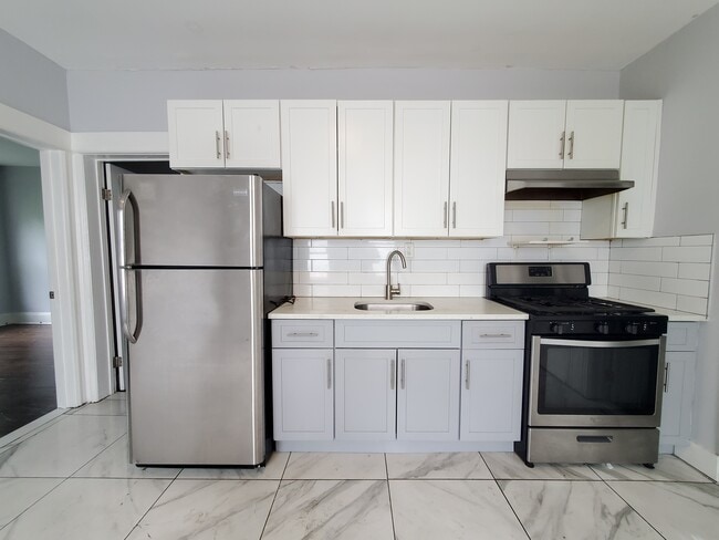 Building Photo - 476 Kennedy Blvd