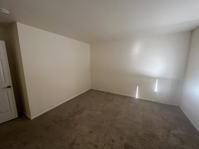 Building Photo - 539 Woodside Oaks