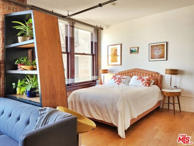 Foto del edificio - 460 S Spring St