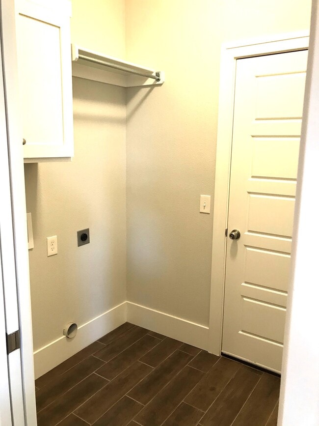 Building Photo - 2304 SW Hampton Ave