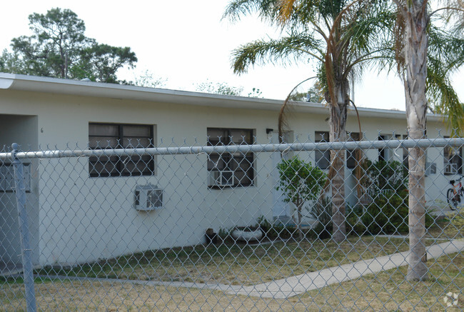 Building Photo - Coral Gate Apartments