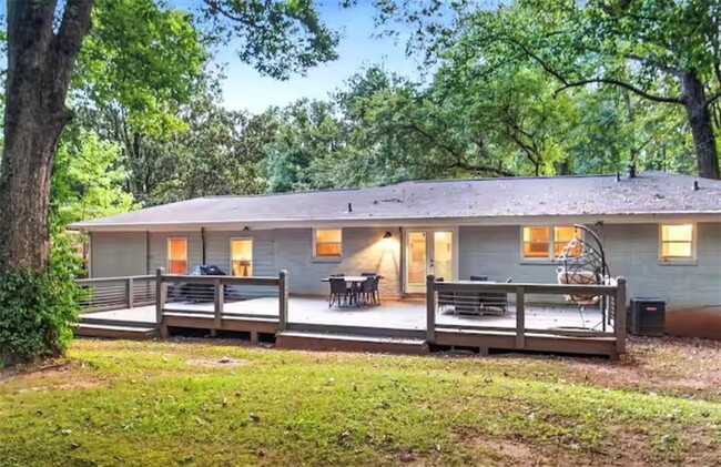 Building Photo - 2596 Dawn Dr
