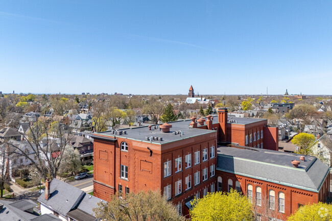 Building Photo - 722 W Delavan Ave