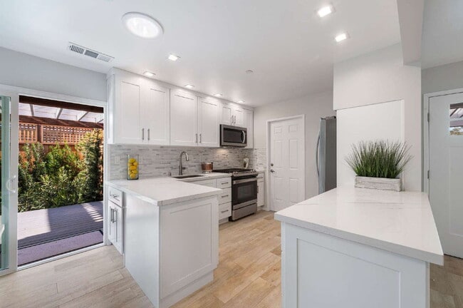 Building Photo - Sonoma 4 Bed 2 Bath Home.