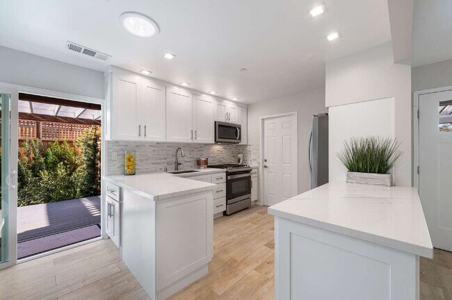 Foto del edificio - Sonoma 4 Bed 2 Bath Home.