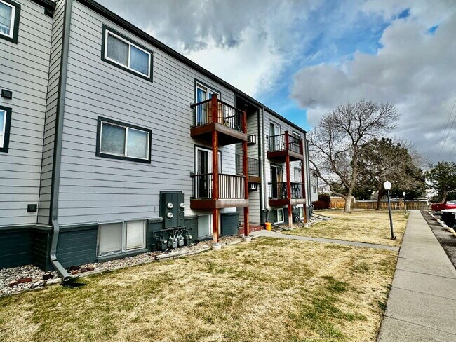 Foto del edificio - "Charming 2-Bed Condo in Golden, CO - Cozy Living!"