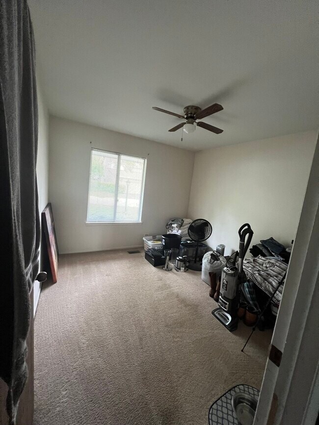 Building Photo - 380 Springlake Ln