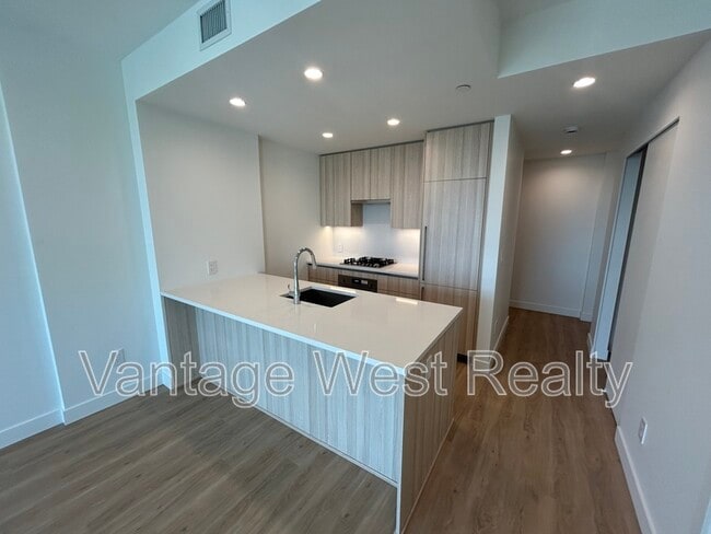 Building Photo - 1626 Water St