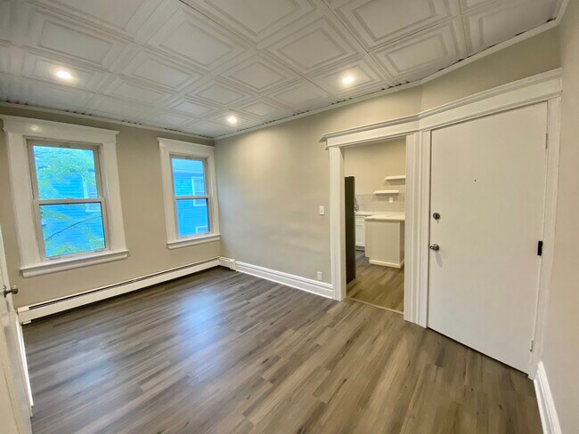 Living Room - 174 Glenwood Ave