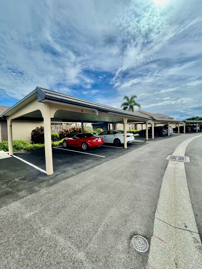 Foto del edificio - 15493 Admiralty Cir