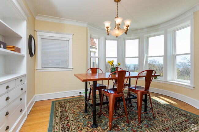 Comedor de apartamento de 2 habitaciones - Windsor Court Apartments