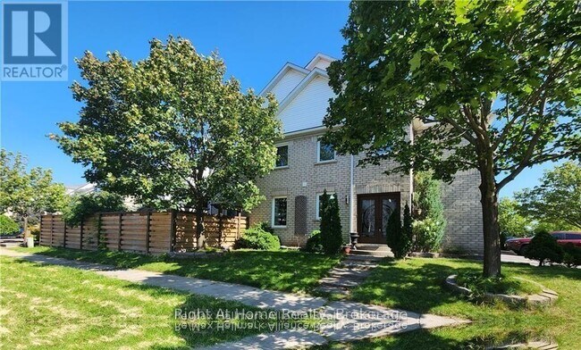 Building Photo - 2070 White Dove Cir