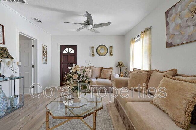 Foto del edificio - 608 Claude Holmes Senior Ave
