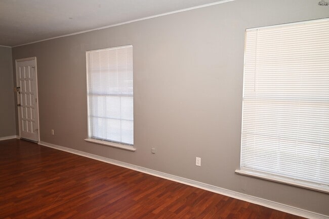 Building Photo - 1110 Rosemary Dr