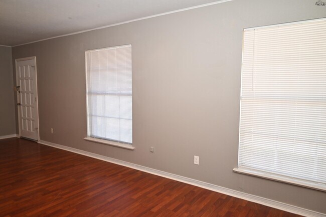 Foto del edificio - 1110 Rosemary Dr