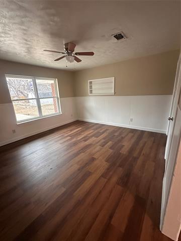 Foto del edificio - 1210 W Hall St