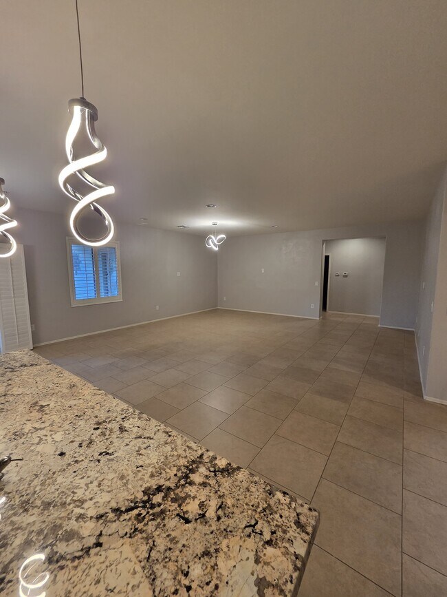 Building Photo - 913 E Empire Canyon Ln