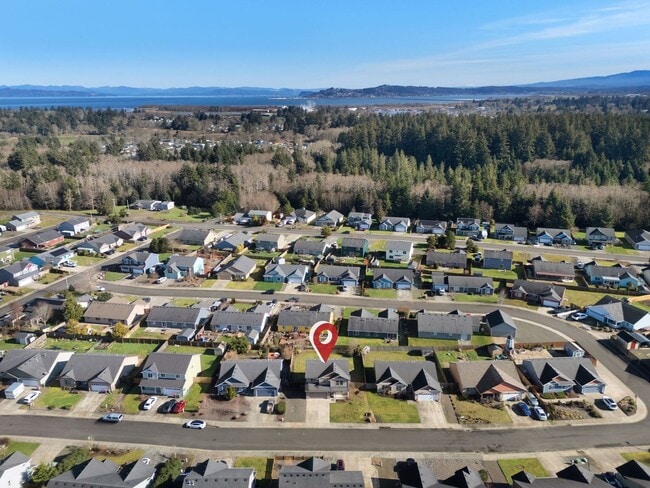 Foto del edificio - 330 SW Kalmia Ave