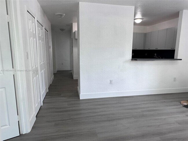 Foto del edificio - 5729 NW 5th Ave