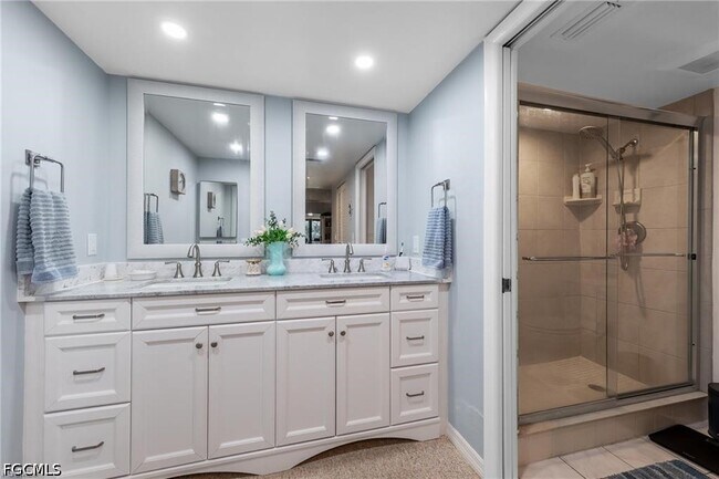 Foto del edificio - 5890 Trailwinds Dr
