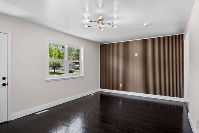 Building Photo - 7 Coville Dr