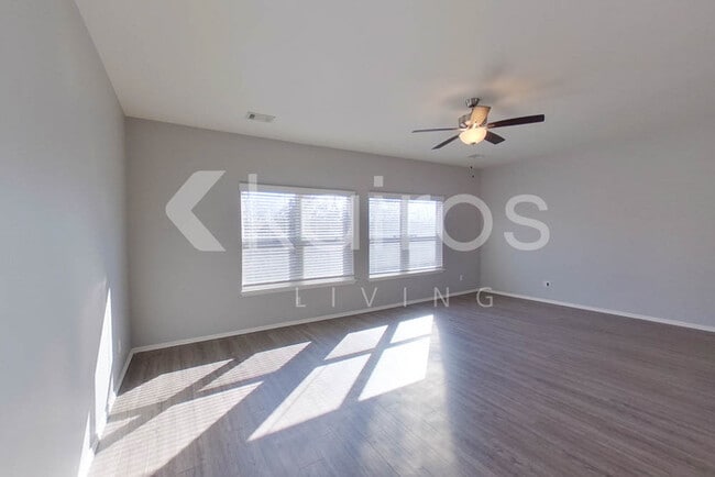 Photo - 1636 S Razorback Rd House