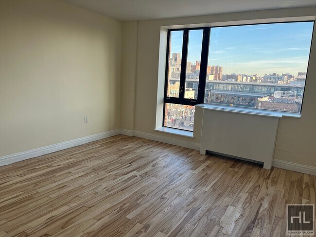 Building Photo - King Size One Bedroom Near All In LIC,NY