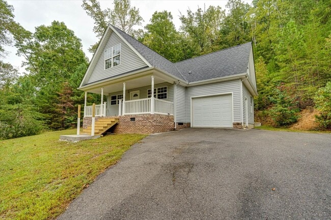 Building Photo - Charming 3-Bed / 2-Bath Home - Reduced Rat...