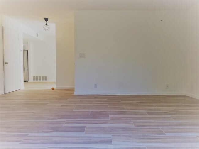 Living Room - View 1 - 4026 Yankee Dr