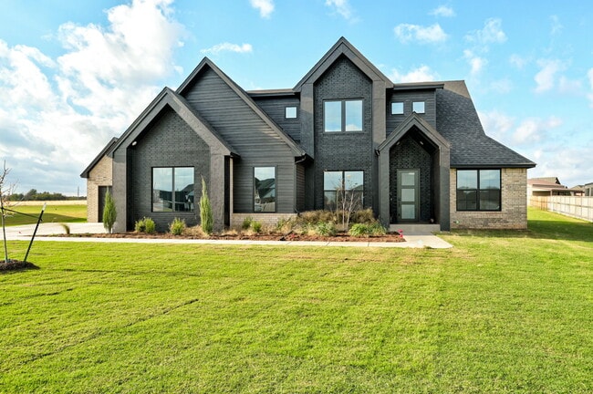 Building Photo - 2101 Dax Ln