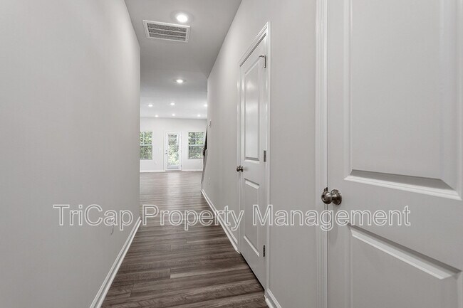 Building Photo - 191 Peebles Dr