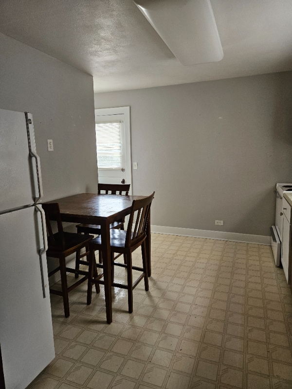 Building Photo - 421 Western Ave