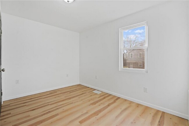 Building Photo - 7711 Westmoreland Ave