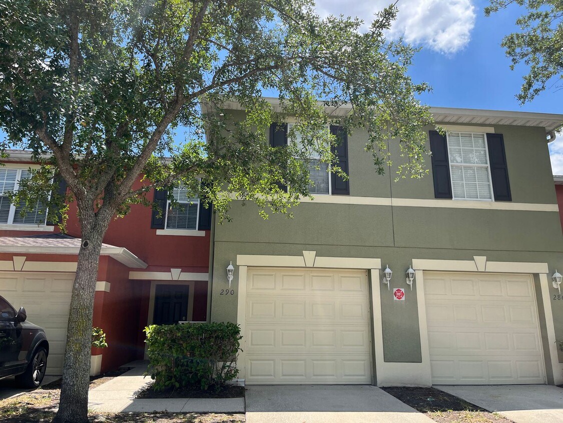 Primary Photo - Three bedroom, 2 and half bath, 2 story to...