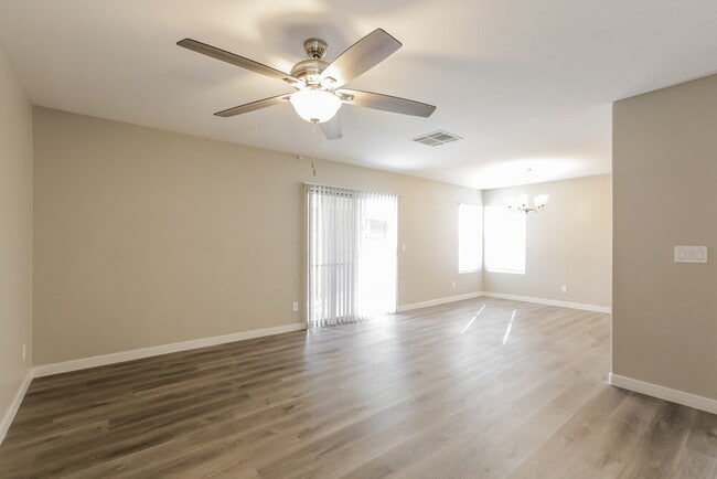 Building Photo - 1112 Barton Green Dr