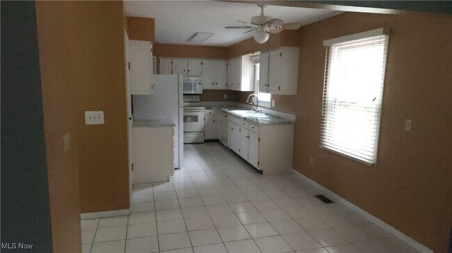 Foto del edificio - 7021 Longview Dr
