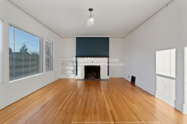 Building Photo - Charming One Bedroom Duplex in SE!