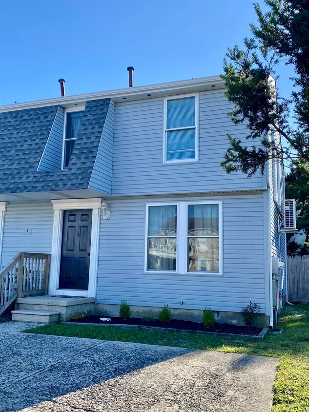 Primary Photo - 4 Ontario Dr